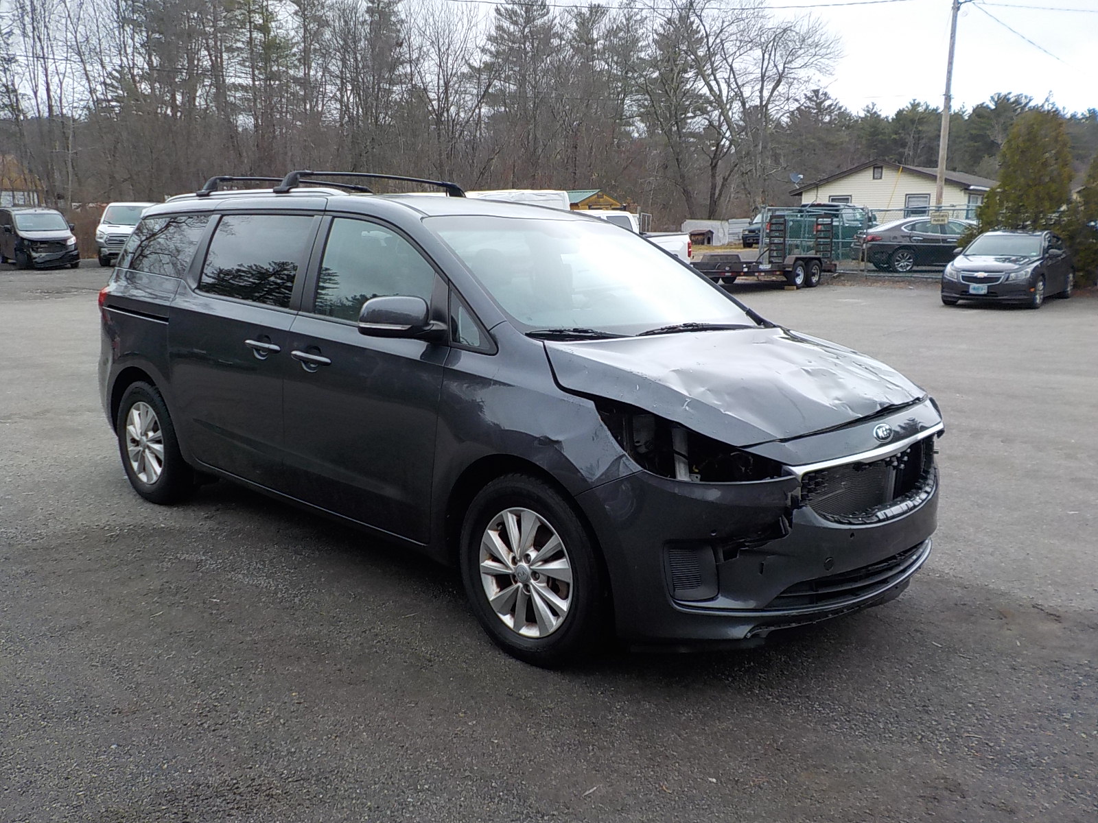 Salvage Kia Sedona Image