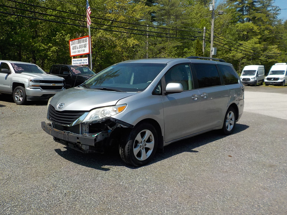 Toyota Sienna Image 5