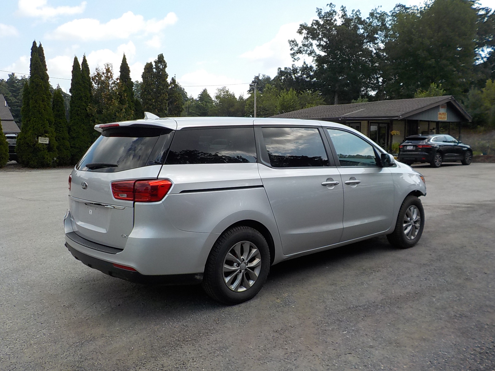 Kia Sedona Image 8