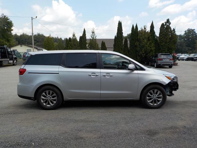 Kia Sedona Image 9