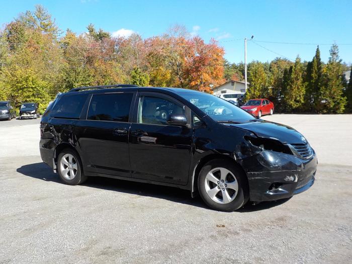 Toyota Sienna Image 1
