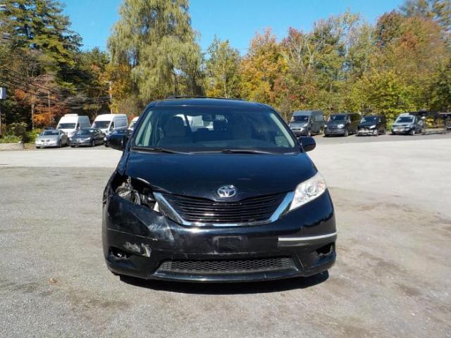 Toyota Sienna Image 2