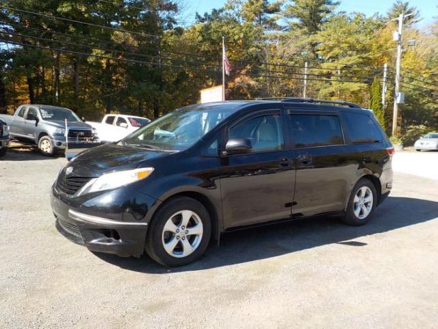 Toyota Sienna Image 3