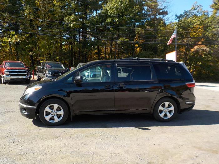 Toyota Sienna Image 7
