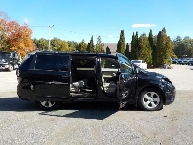 Toyota Sienna Image 9