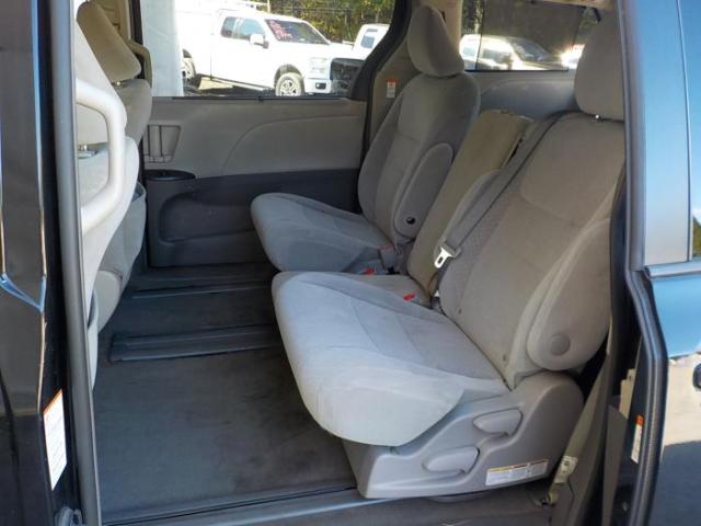 Toyota Sienna Image 11