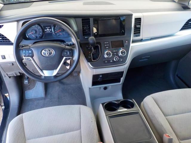 Toyota Sienna Image 13