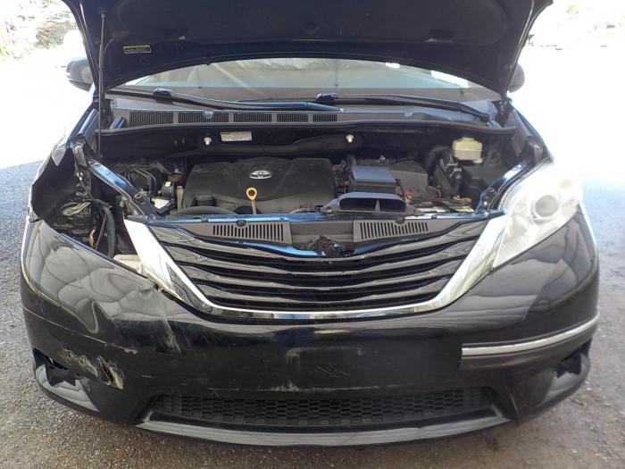 Toyota Sienna Image 16