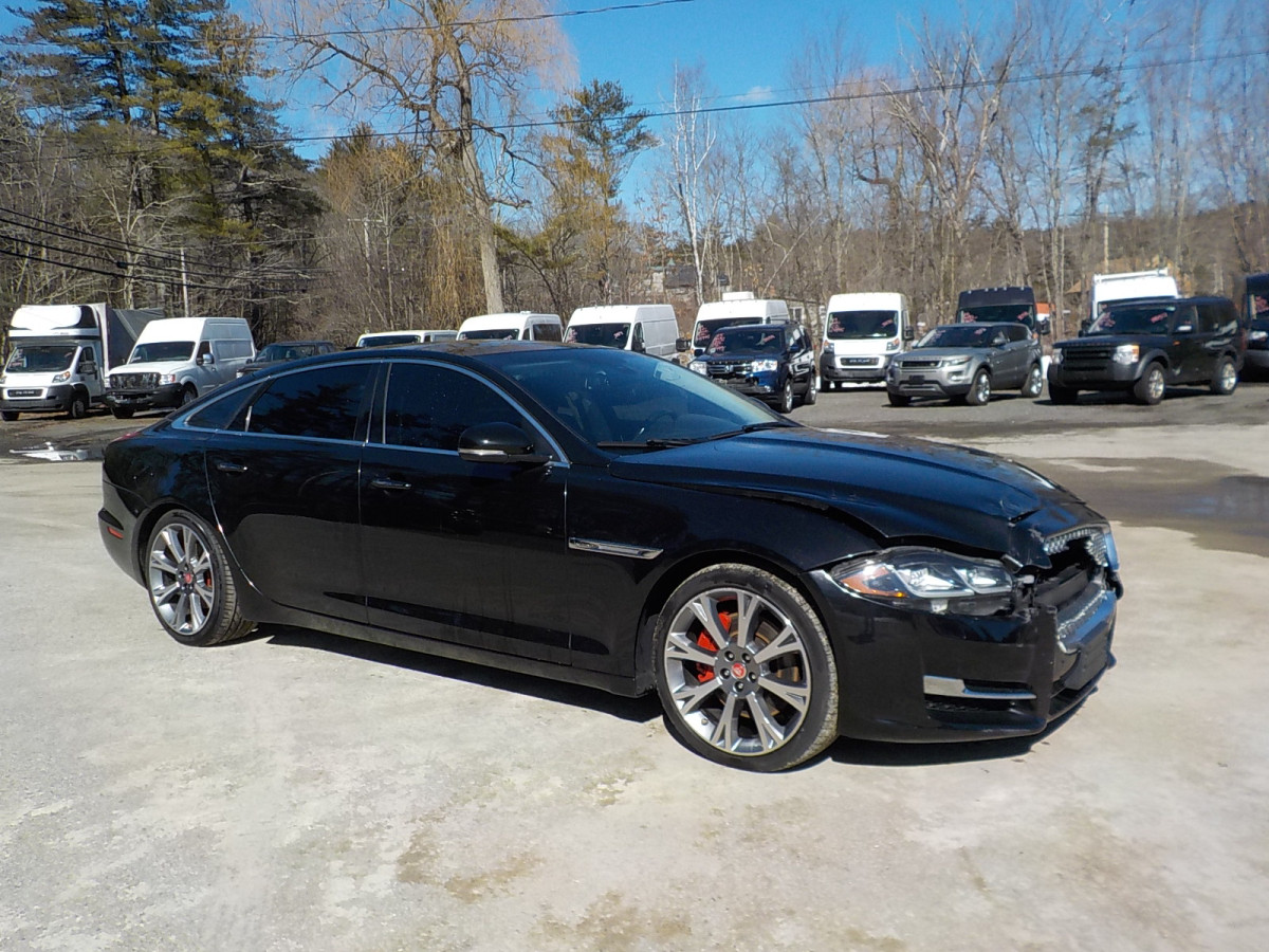 Salvage Jaguar XJ Image