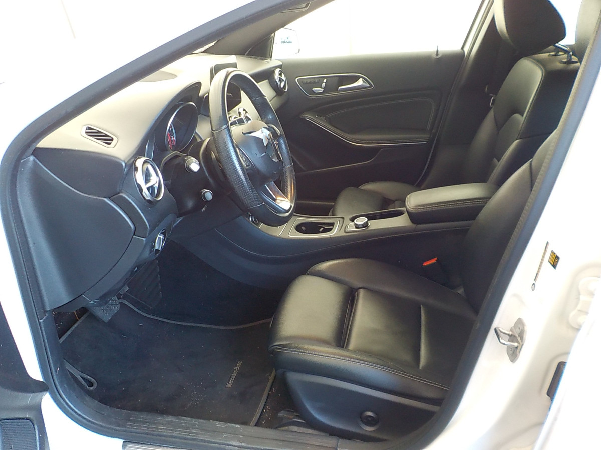 Mercedes-Benz GLA Image 2