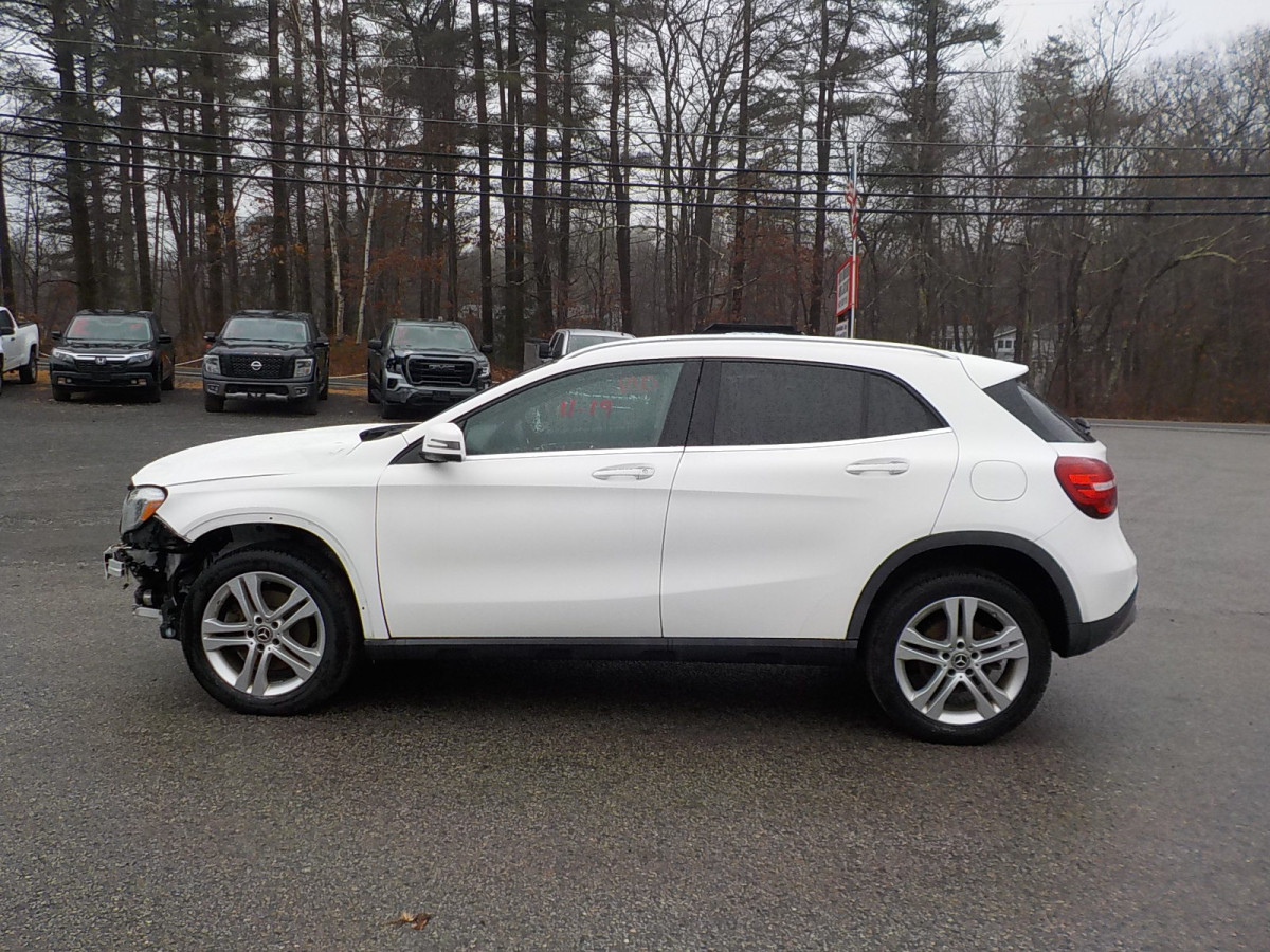 Mercedes-Benz GLA Image 10