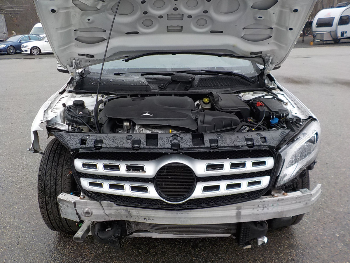 Mercedes-Benz GLA Image 15