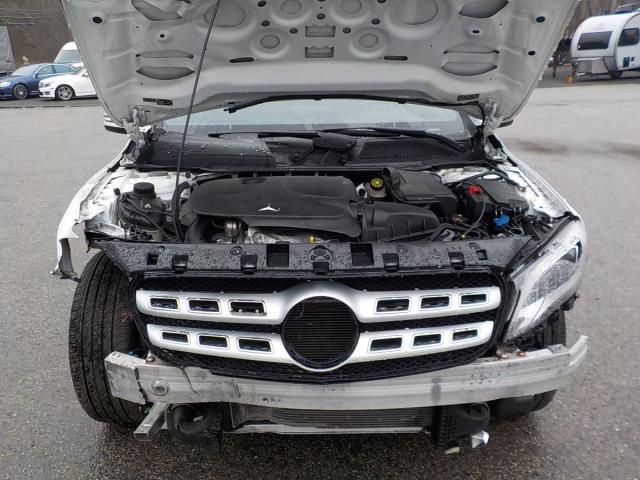 Mercedes-Benz GLA Image 15