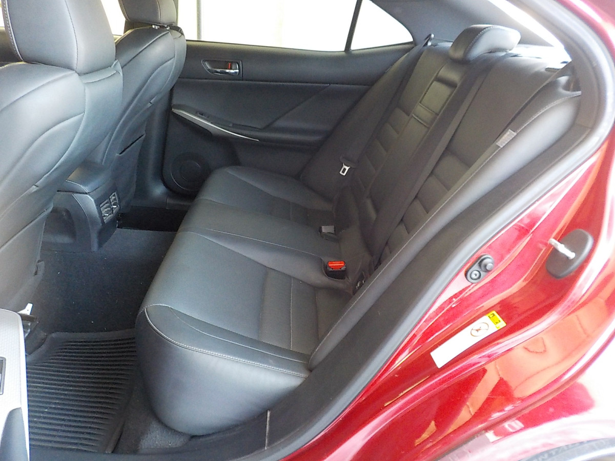 Lexus IS Image 11