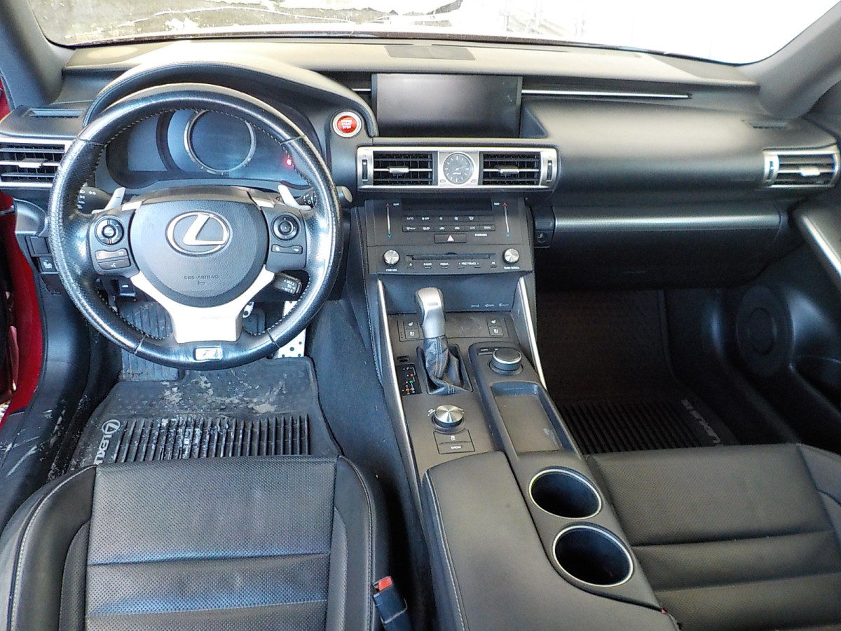 Lexus IS Image 12