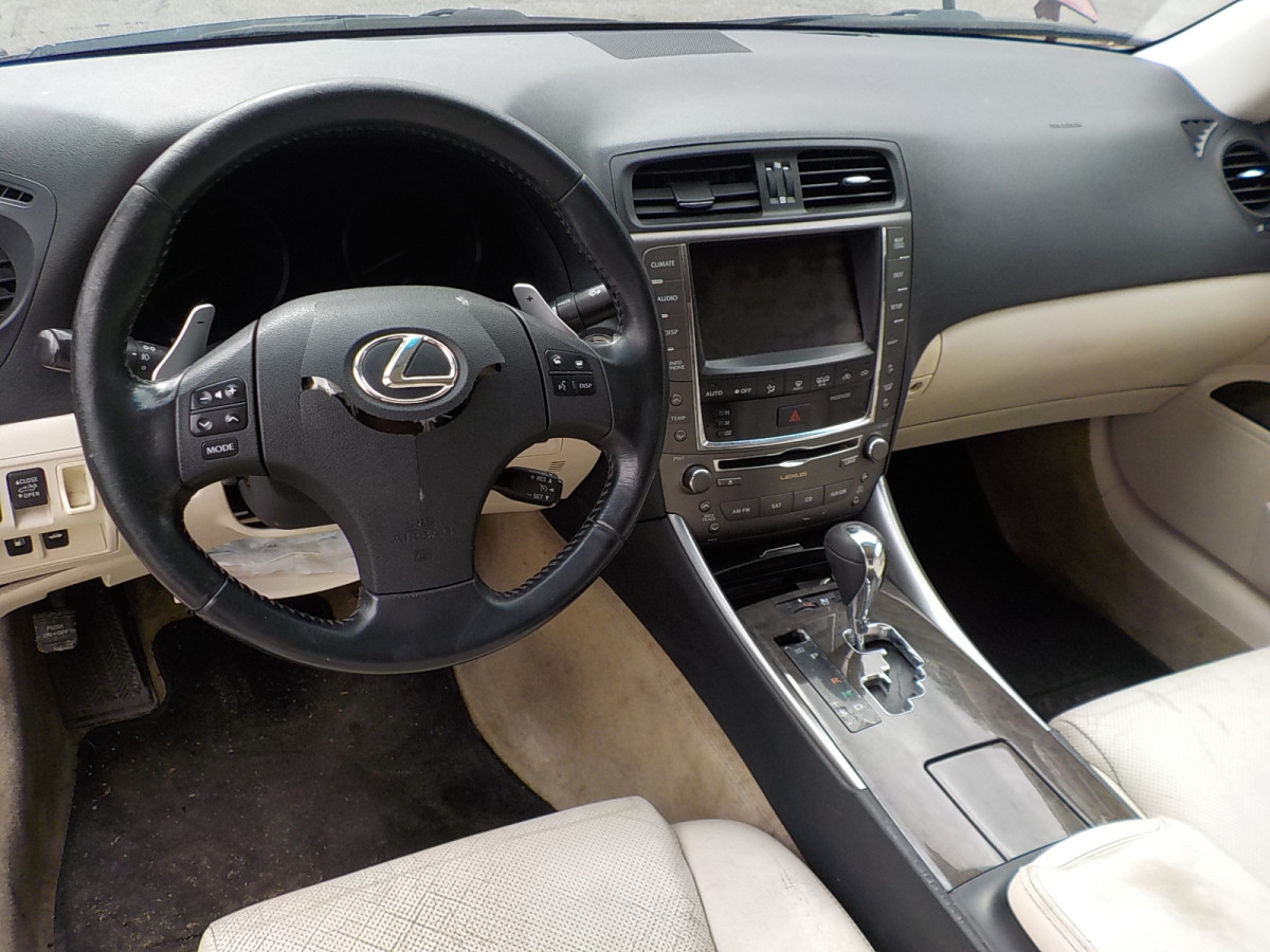 Lexus IS Image 11