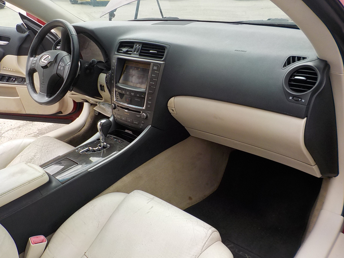 Lexus IS Image 13