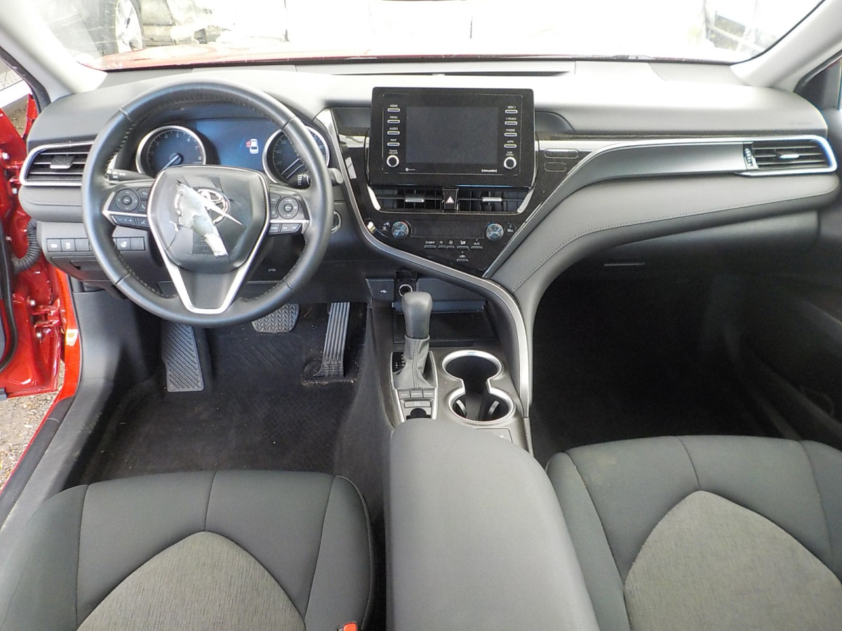 Toyota Camry Image 9