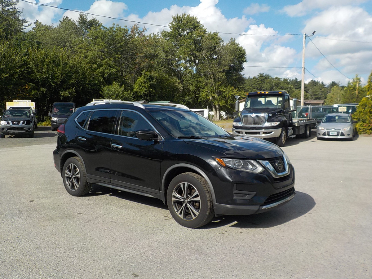 Salvage Nissan Rogue Image