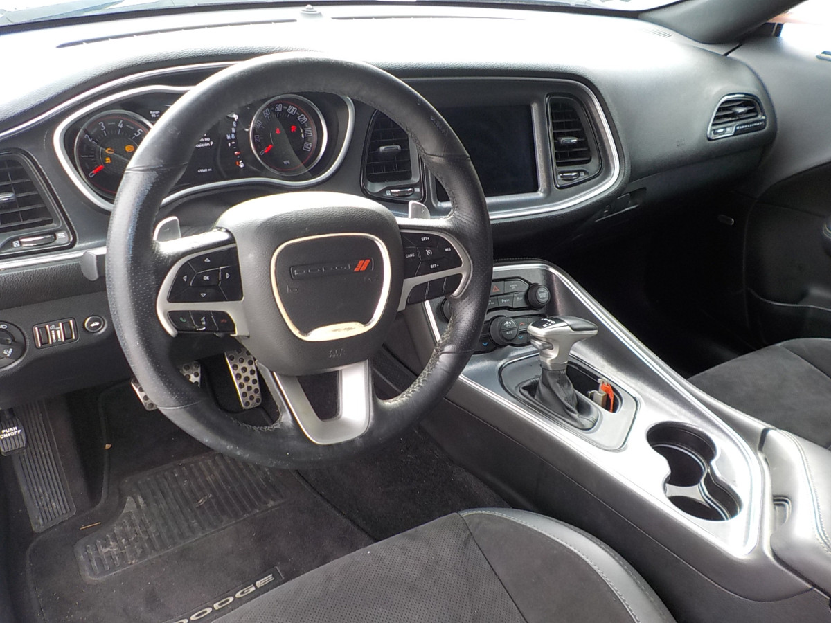 Dodge Challenger Image 10