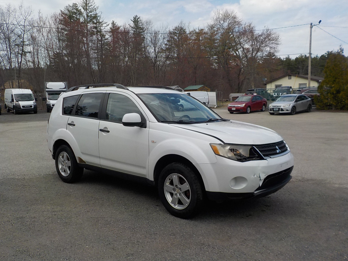Salvage Mitsubishi Outlander Image
