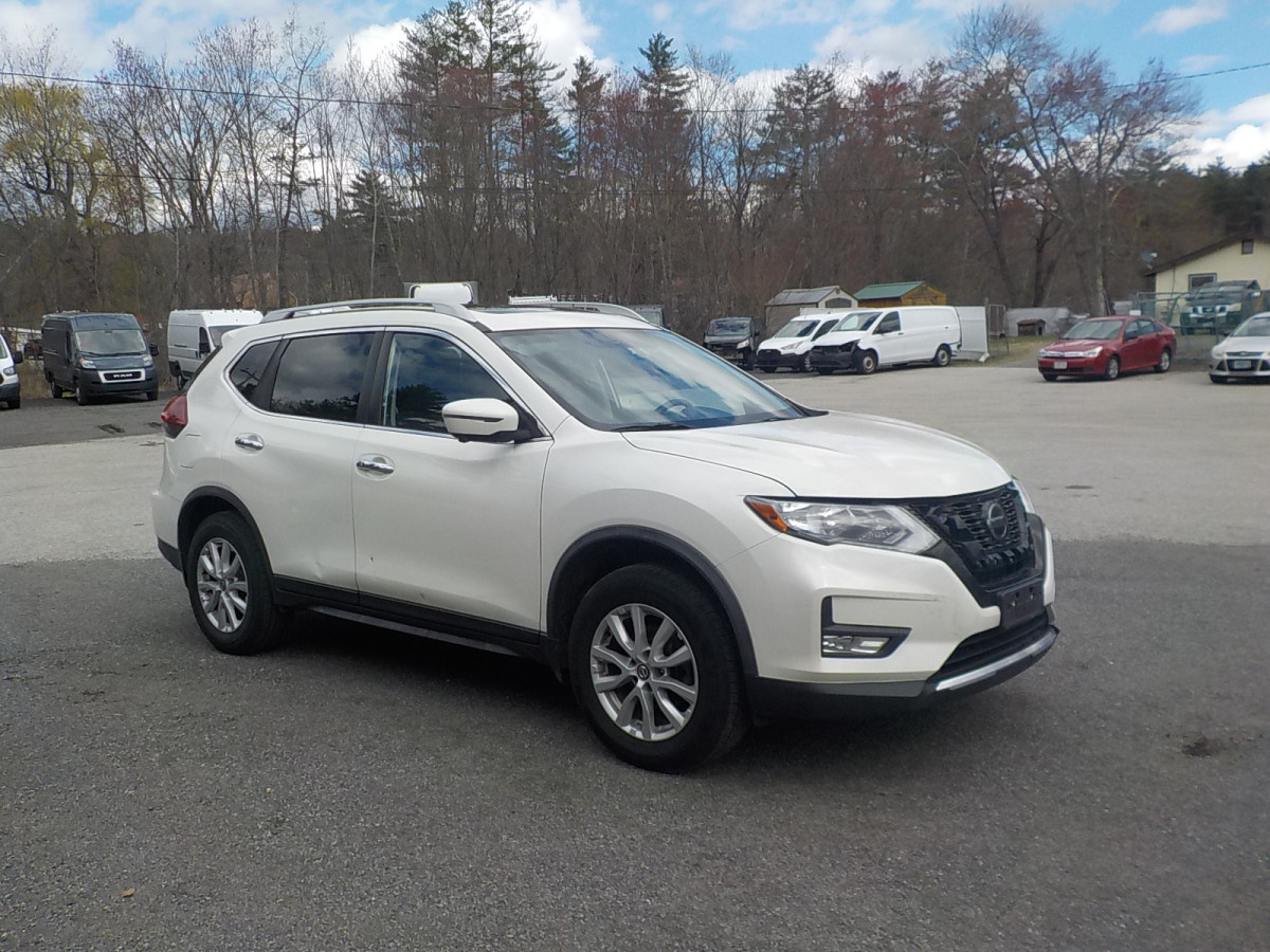Salvage Nissan Rogue Image