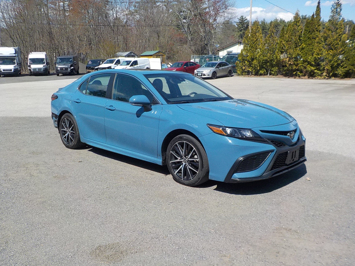 Salvage Toyota Camry Image