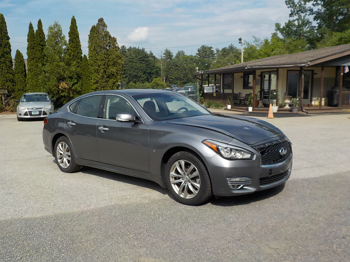 Salvage Infiniti Q70 Image
