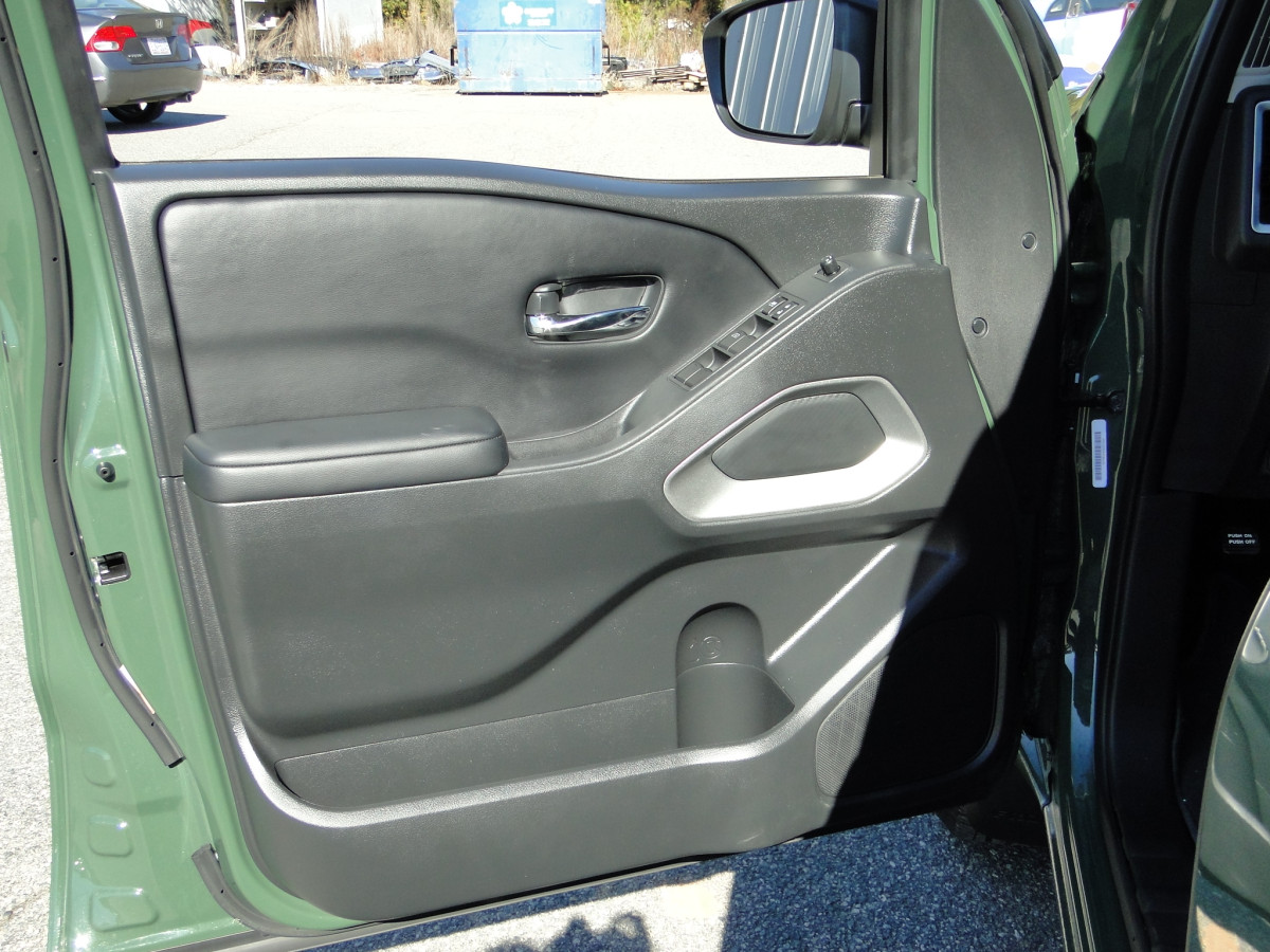 Nissan Frontier Image 4