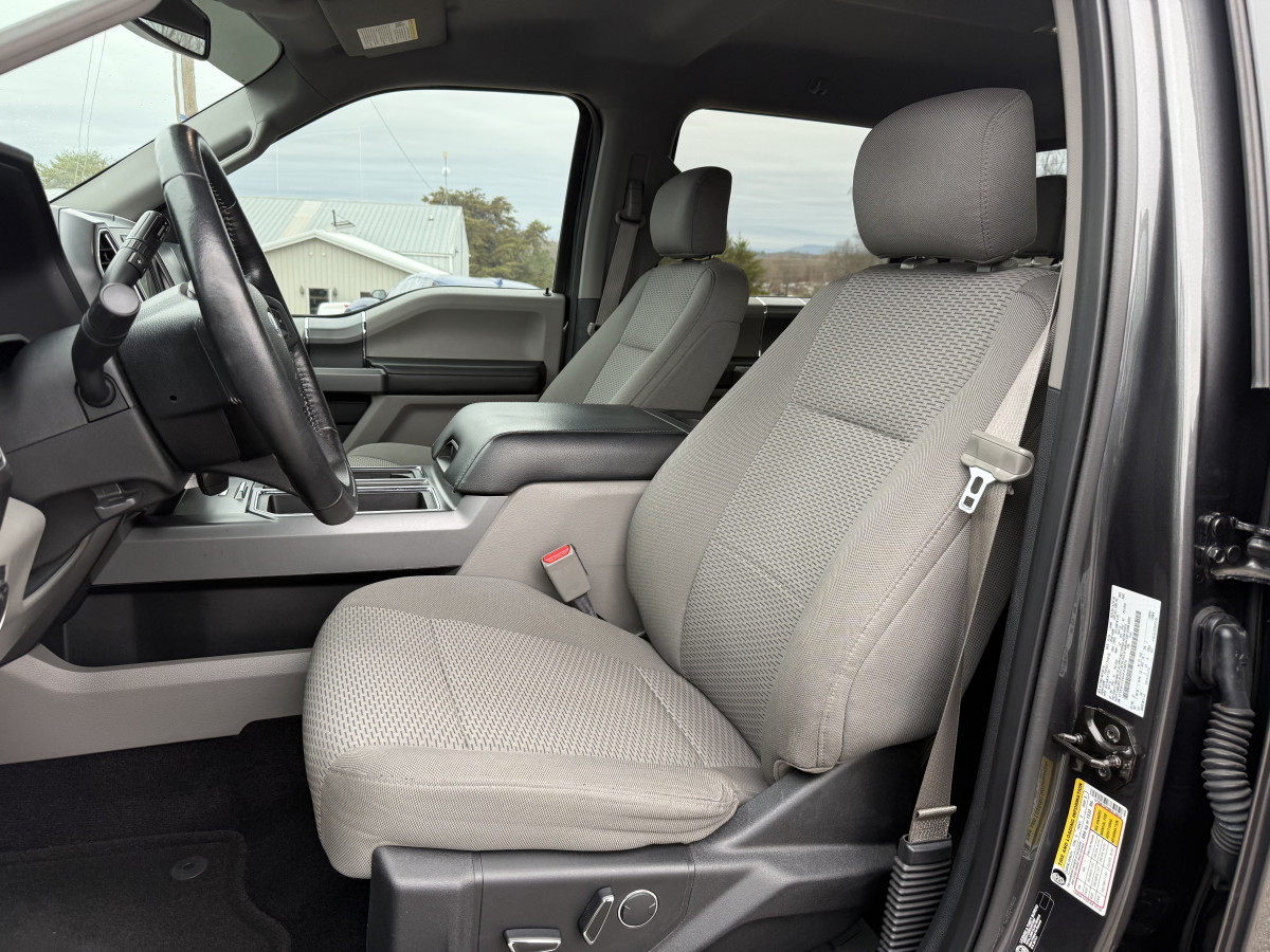 Ford F-150 XLT Image 2