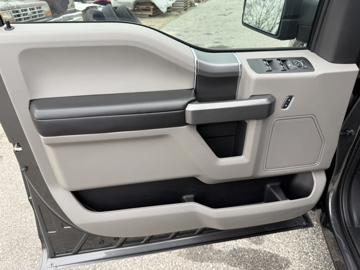 Ford F-150 XLT Image 21