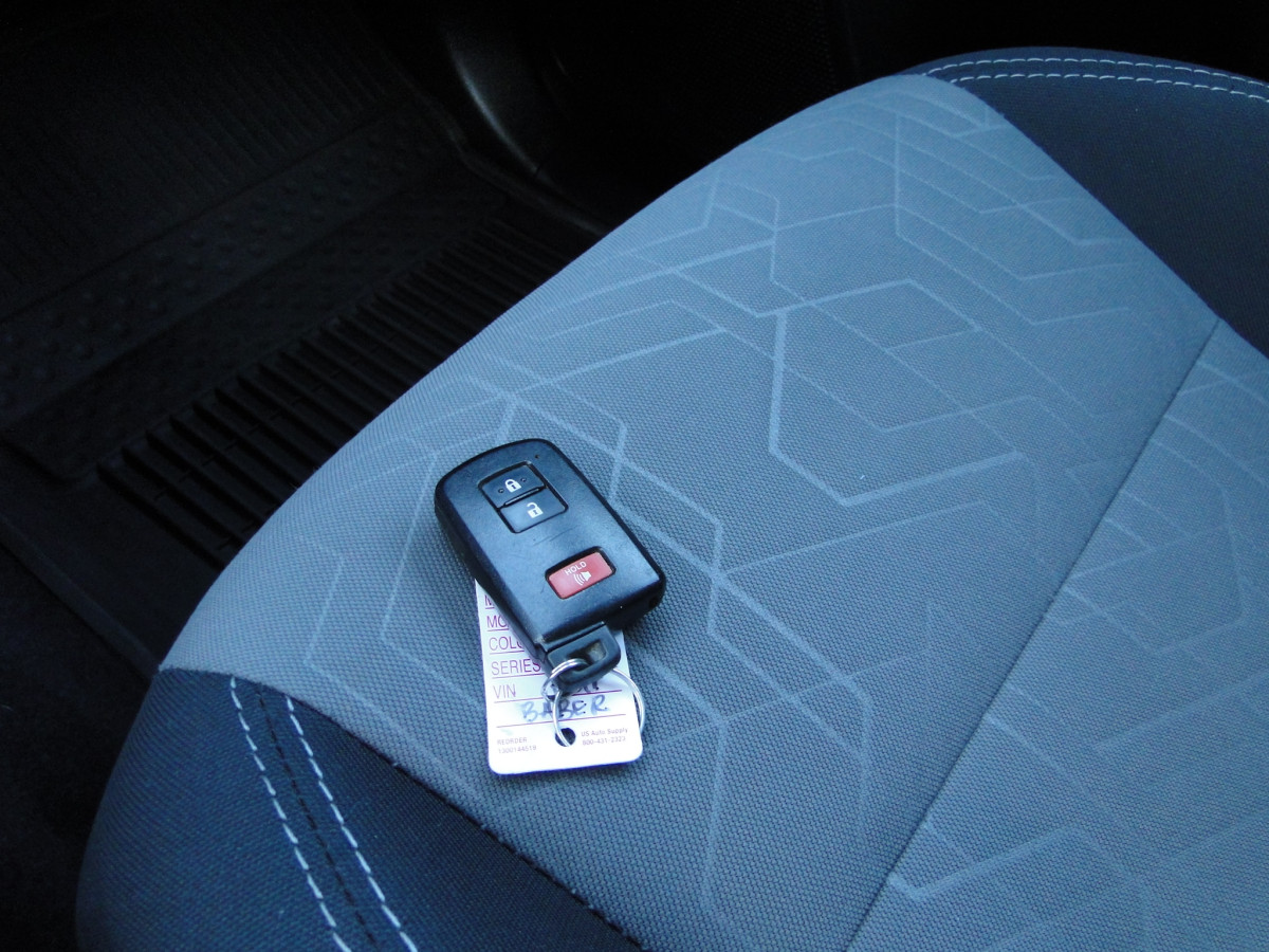 Toyota Tacoma TRD Offroad Image 17