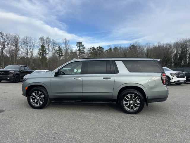 Chevrolet Suburban Image 2