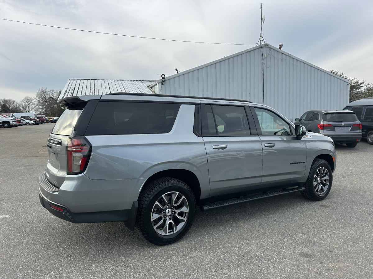 Chevrolet Suburban Image 4