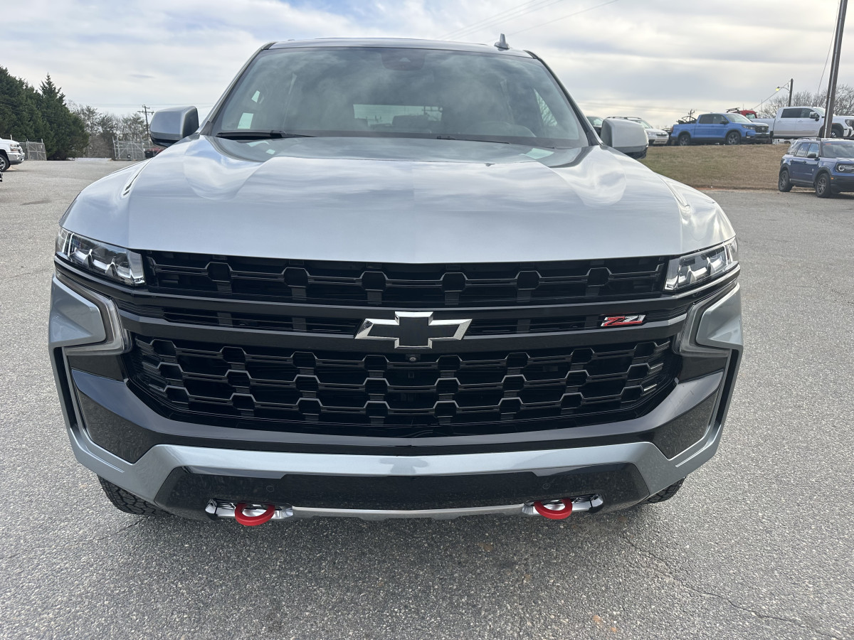 Chevrolet Suburban Image 8