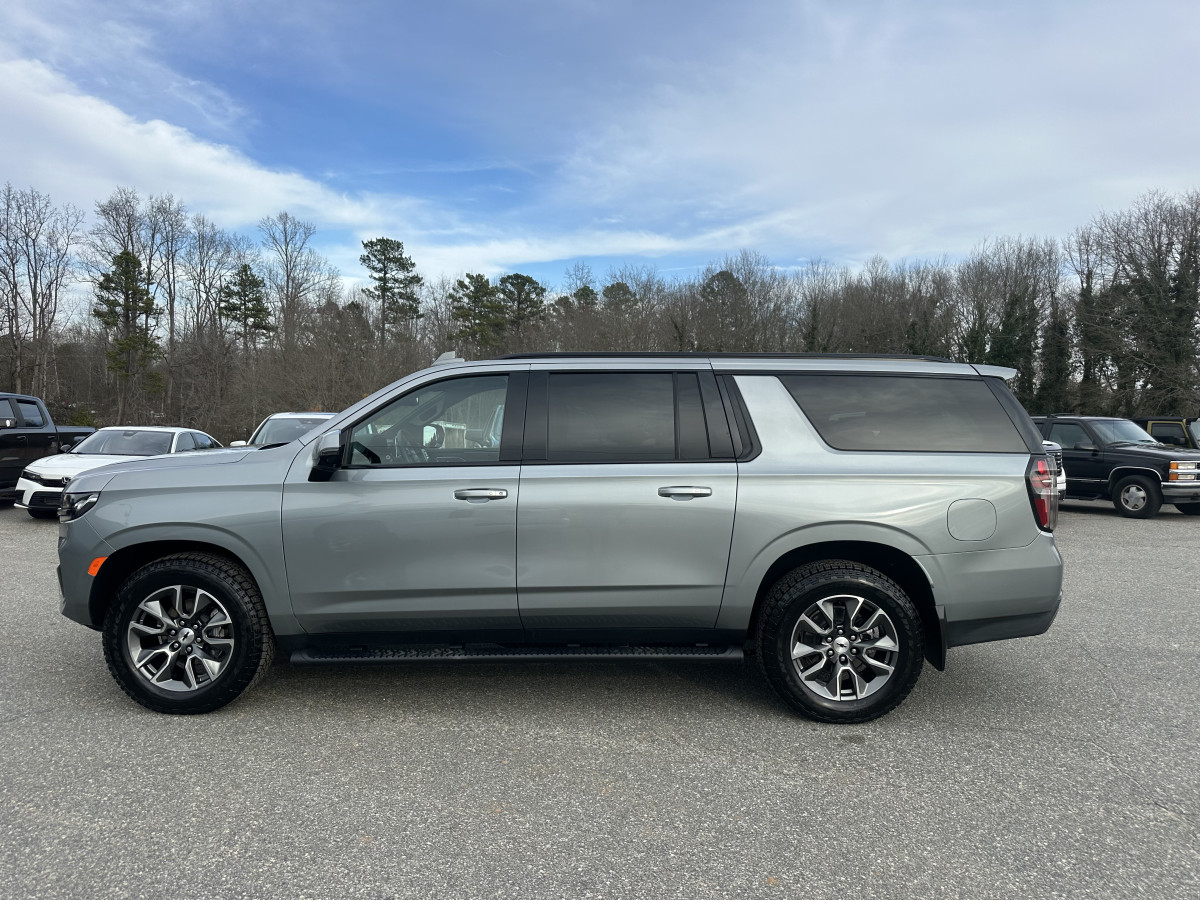 Chevrolet Suburban Image 9
