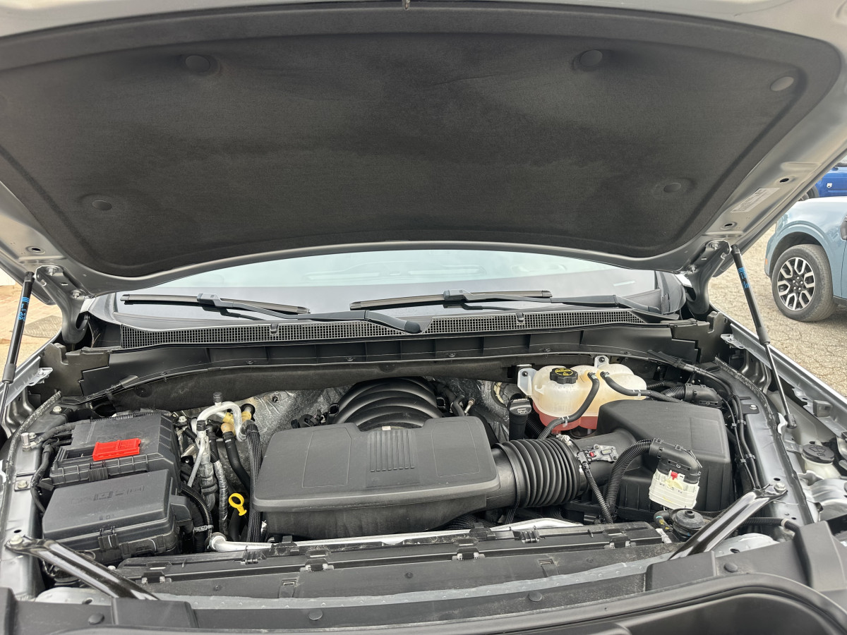 Chevrolet Suburban Image 10