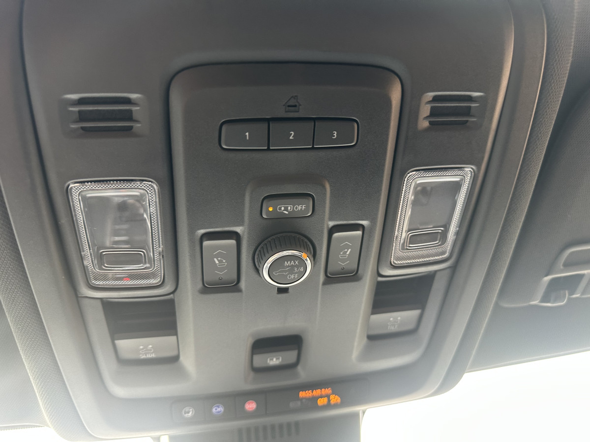 Chevrolet Suburban Image 12