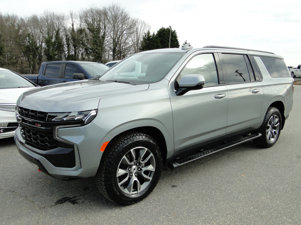 Chevrolet Suburban Image 17