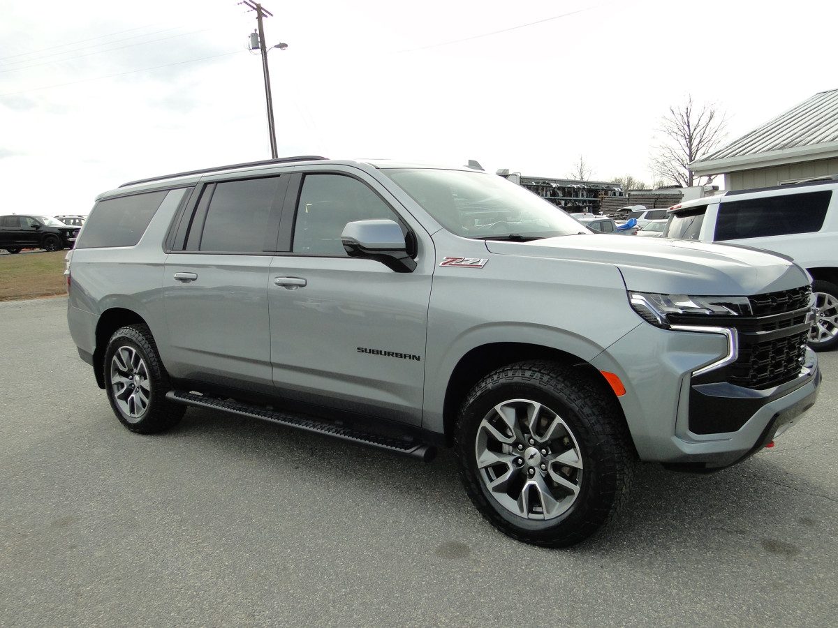 Chevrolet Suburban Image 25