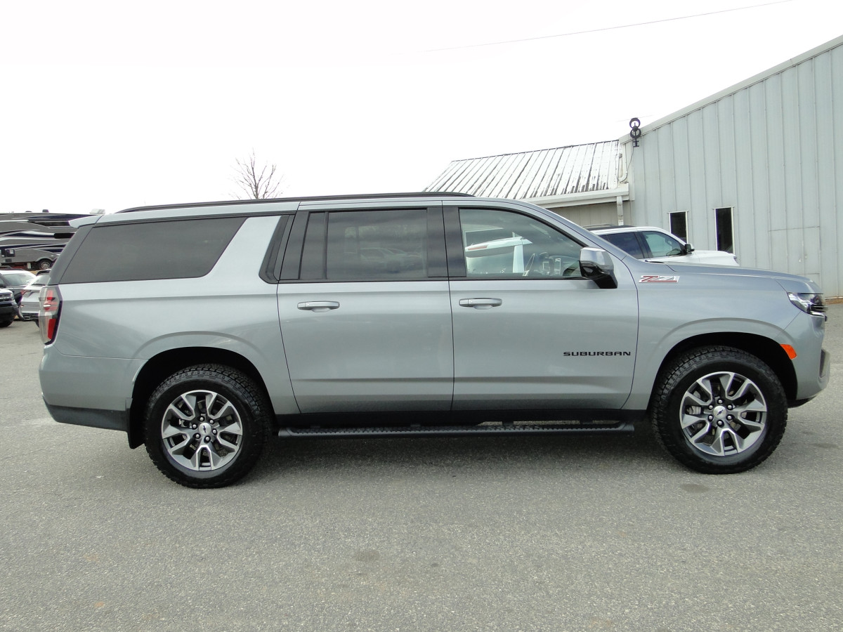 Chevrolet Suburban Image 27