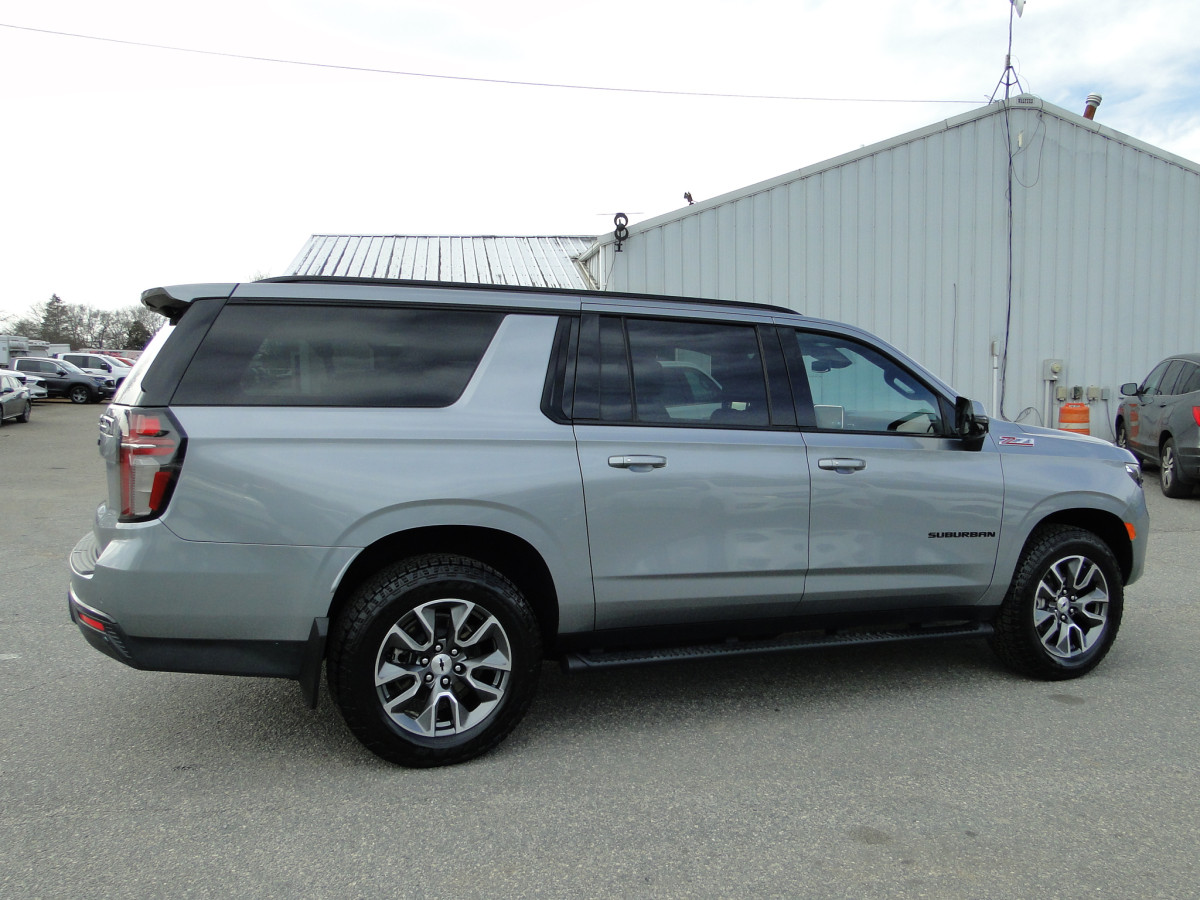 Chevrolet Suburban Image 28