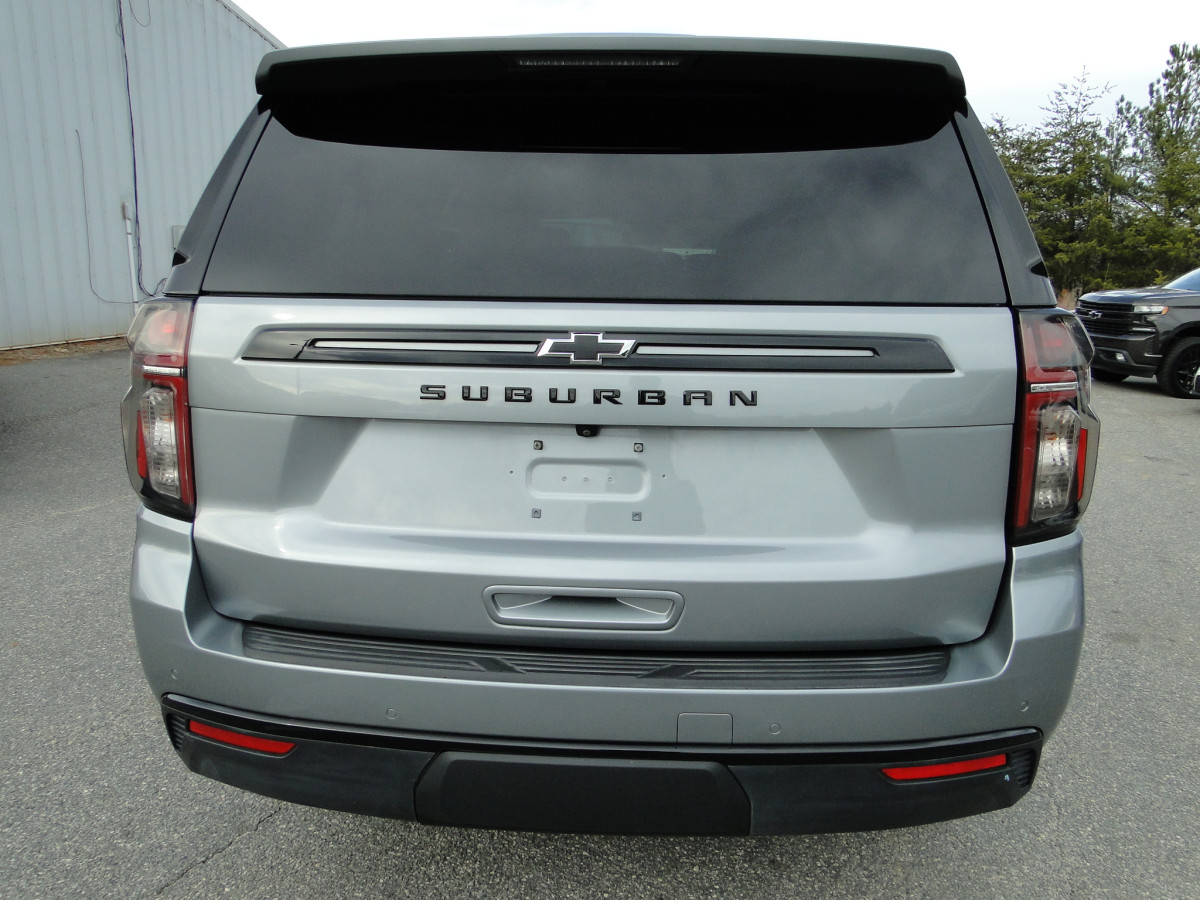 Chevrolet Suburban Image 30