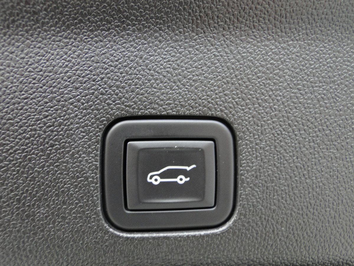 Chevrolet Suburban Image 36