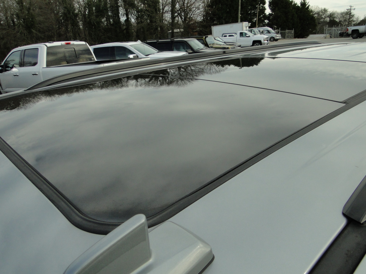 Chevrolet Suburban Image 40