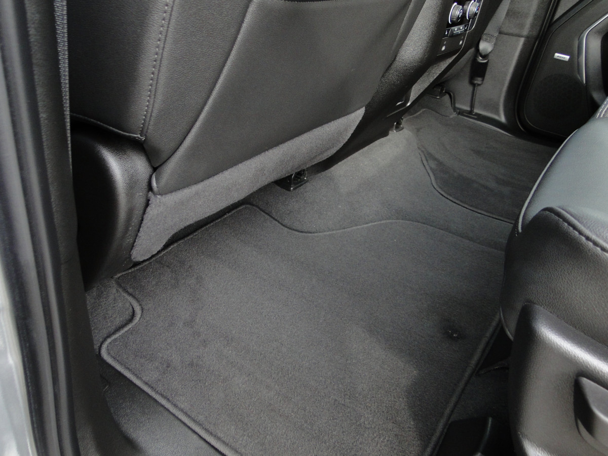 Chevrolet Suburban Image 41