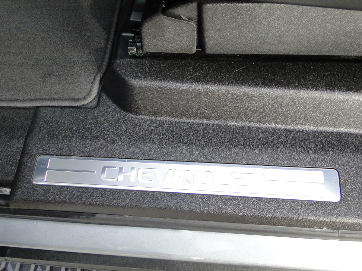 Chevrolet Suburban Image 42