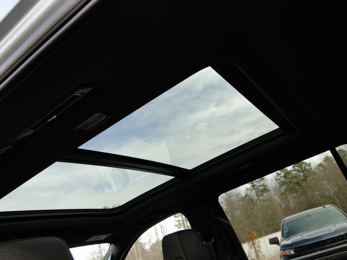 Chevrolet Suburban Image 44