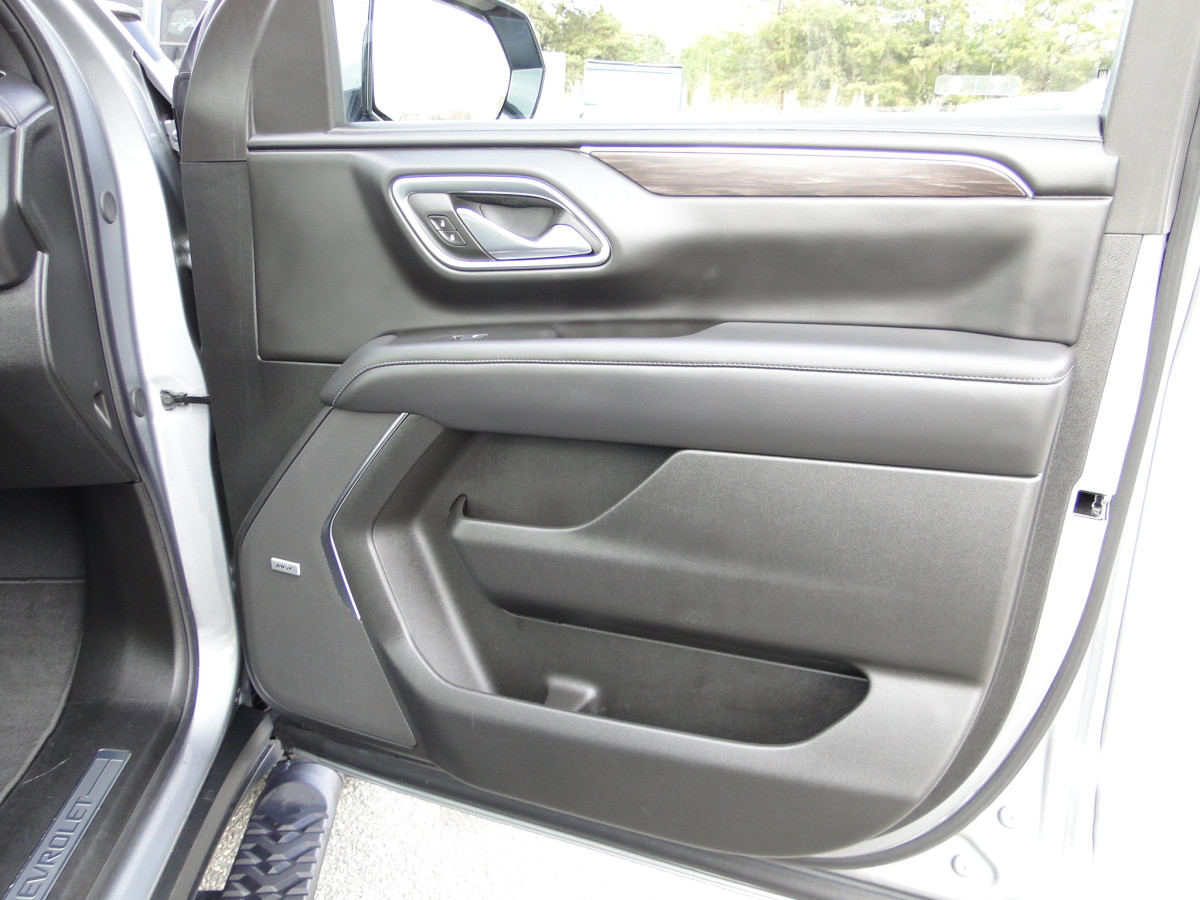 Chevrolet Suburban Image 56