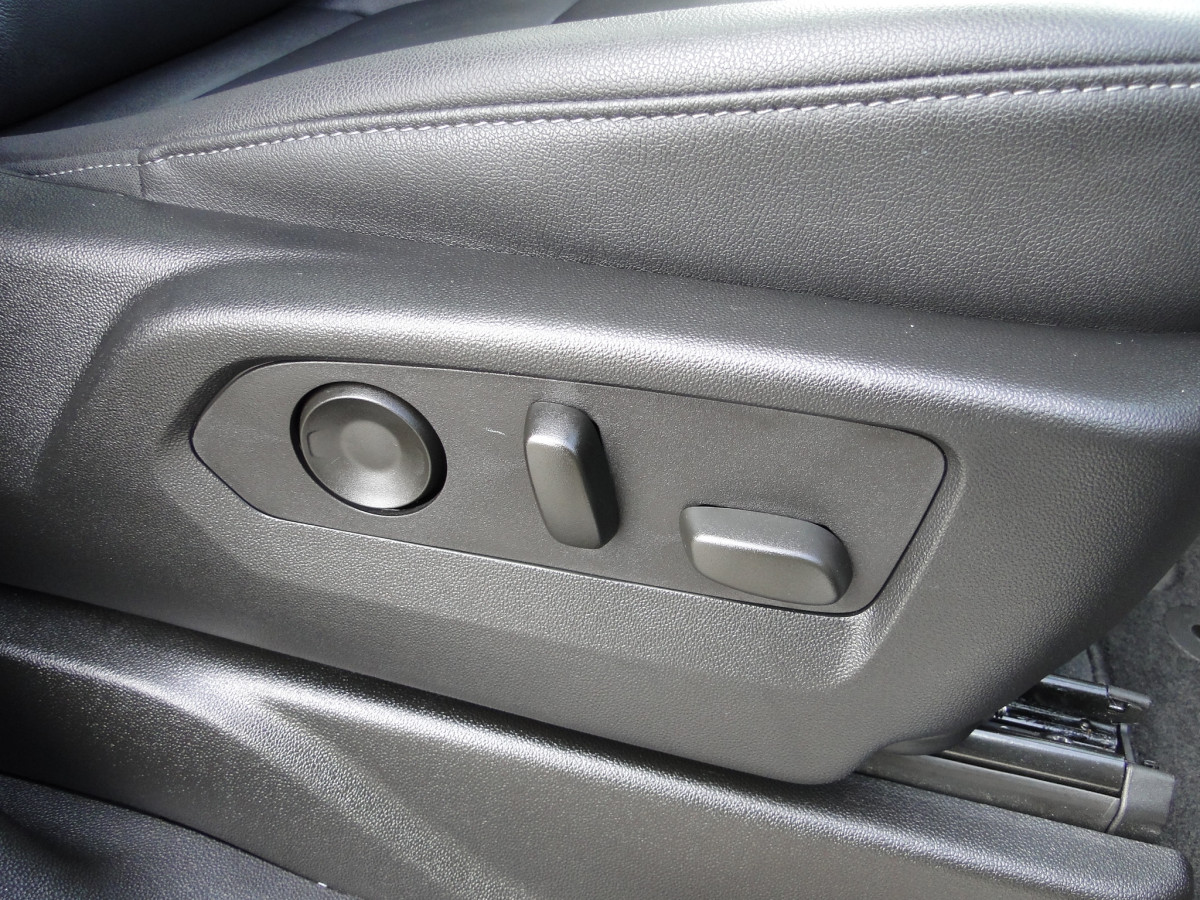 Chevrolet Suburban Image 58